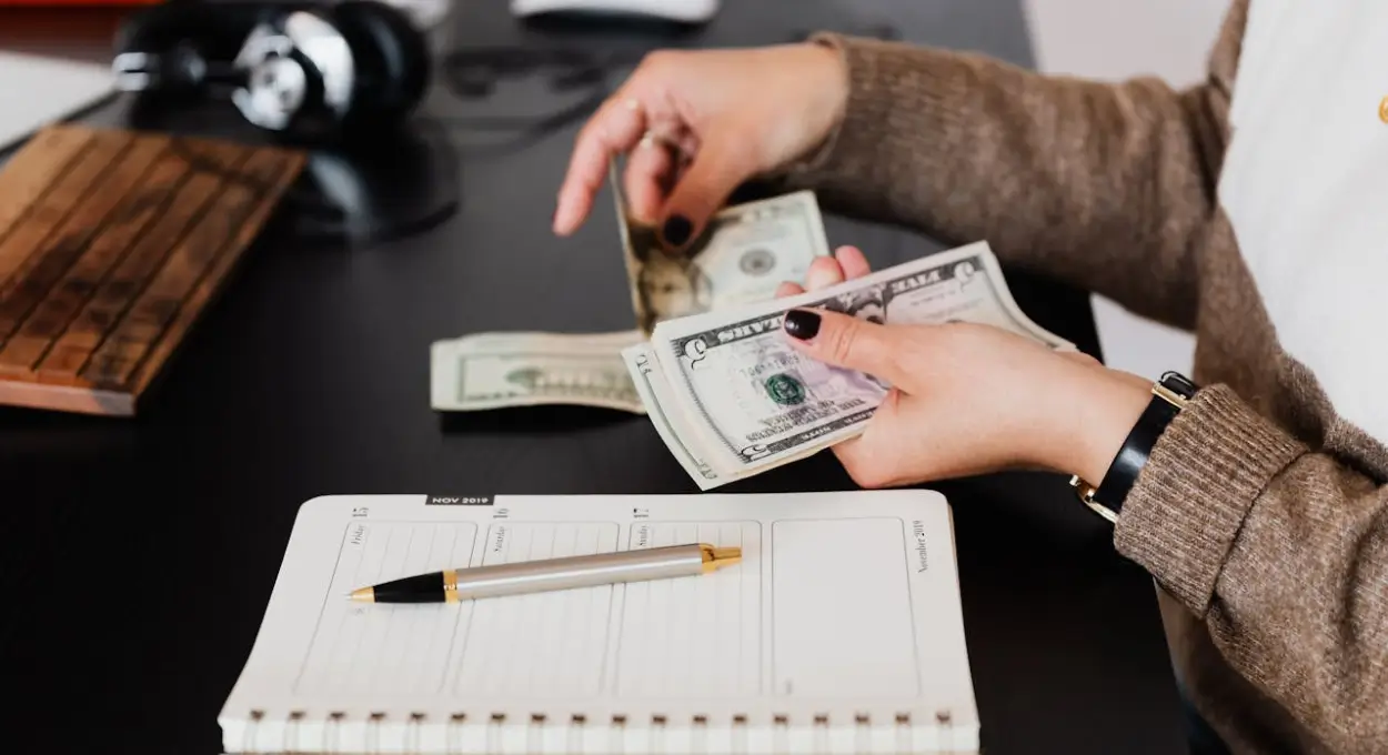 Mastering Expense Tracking – featured image